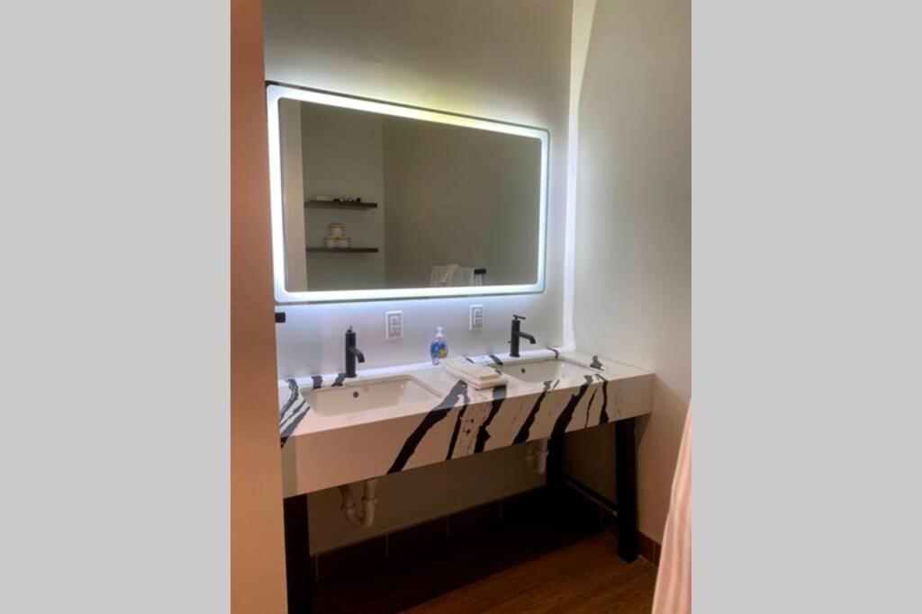 3E-Spacious 2 Bedroom In Oakland, Sleeps 8 Pittsburgh Exterior photo
